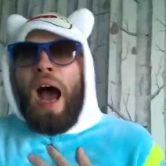 Бард Башлыкевіч бязьлітасна пасьцябаўся з рэпэра Вожыка: «Твой верх — песьні пра с..аку»