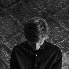 «Схавацца ў тумане і выйсьці ў іншай краіне». Ільля Фаляжынскі выдаў дэбютны альбом (аўдыё)