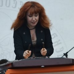 Рок з цымбаламі і бяз фольк-налёту. Юлія Глебава прэзэнтавала новы альбом (прэм’ера)