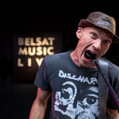 «Разьбітае сэрца пацана» ў Belsat Music Live: шчырая размова, галоўныя гіты і прэм’ера песьні