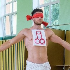 «Я той самы мастак, які паказаў АМАПу х**». Мастака Кузьміча пакаралі завочна